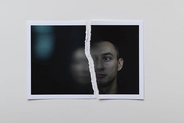 Obijalski w mocnym singlu “Niezamieszkany”