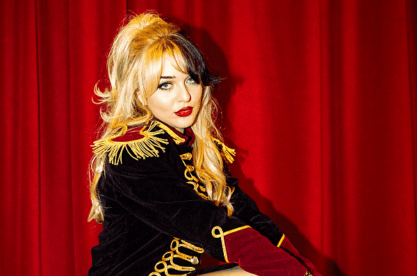 Dekadencka Luvcat wystąpi w Warszawie