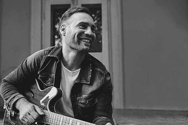 Prachowski zaprasza do "Dziurawego nieba"