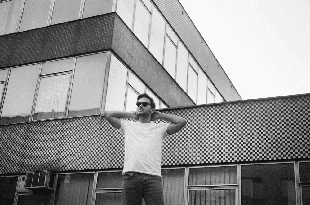 Tom J zaprasza do "Hotelu Kosmos"