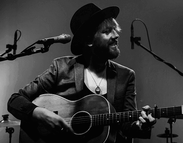 Leepeck zaprosił do tęczowej nocy