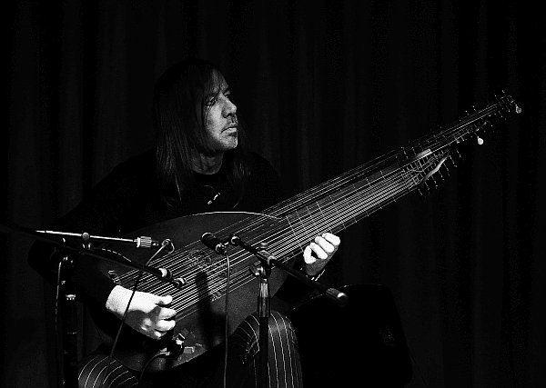 Jozef Van Wissem oraz Hilary Woods zagrają w Warszawie