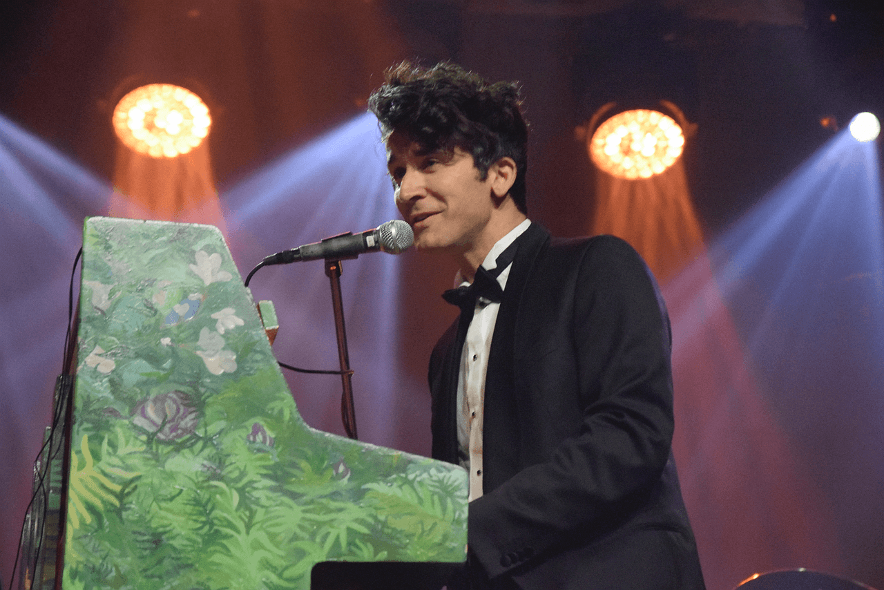 Marcin Masecki wydał „Besame Mucho”