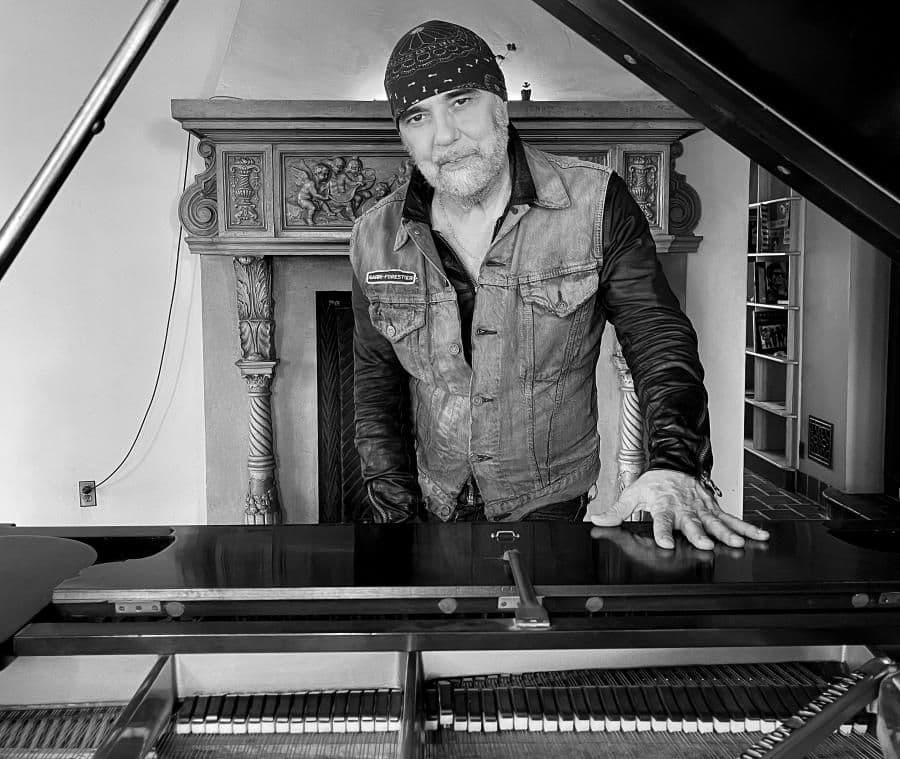 Daniel Lanois zapowiada 'Player, Piano'