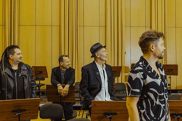 VOO VOO ogłasza start pre-orderu nowej płyty