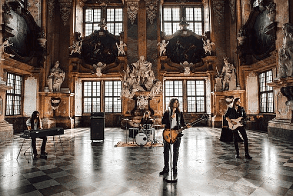 Ognisty singel od podkarpackiego Yellow Horse