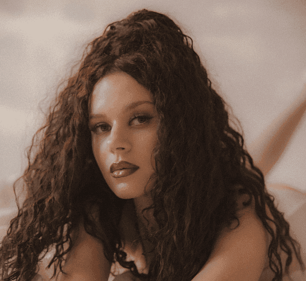 Kasia Lins idzie po trupach do ciebie