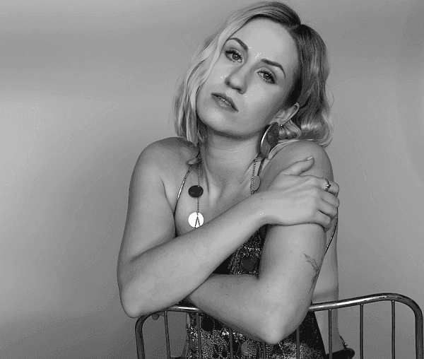 Klaudia Koval stawia "Mosty"