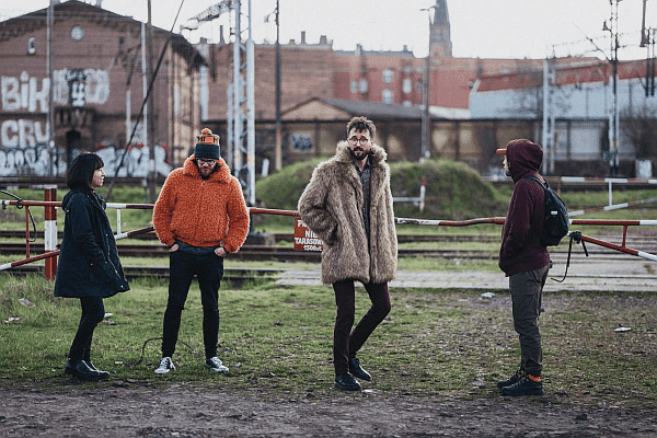 AcidSitter z hippisowskim hymnem tego lata