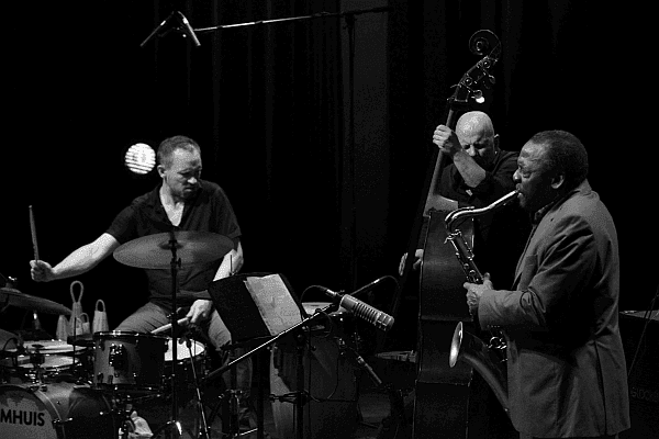 Trio David Murray / Ingebrigt Håker Flaten / Paal Nilssen-Love zagra w Warszawie