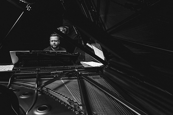 Paweł Tomaszewski wyda "Coincidence"