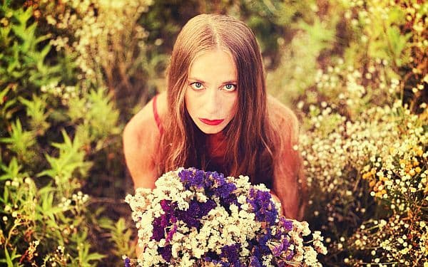 Piękna Choć Martwa oferuje "Miłość z przyszłości"