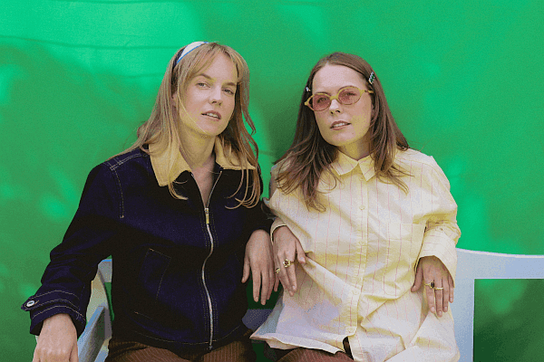 Pierwiastek z Trzech na zielonym ekranie