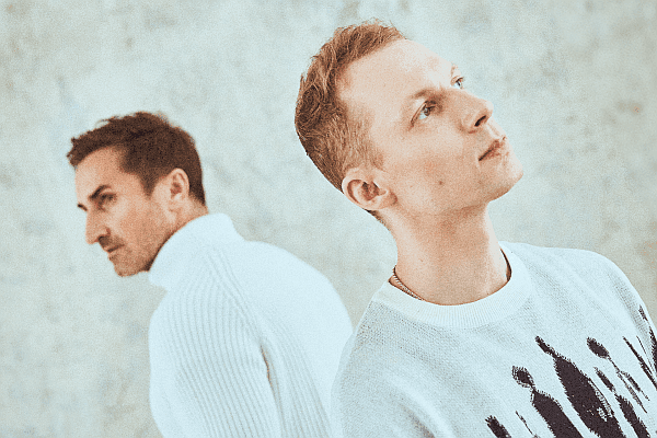 Sebastian Karpiel-Bułecka i Igor Herbut na białym obłoku