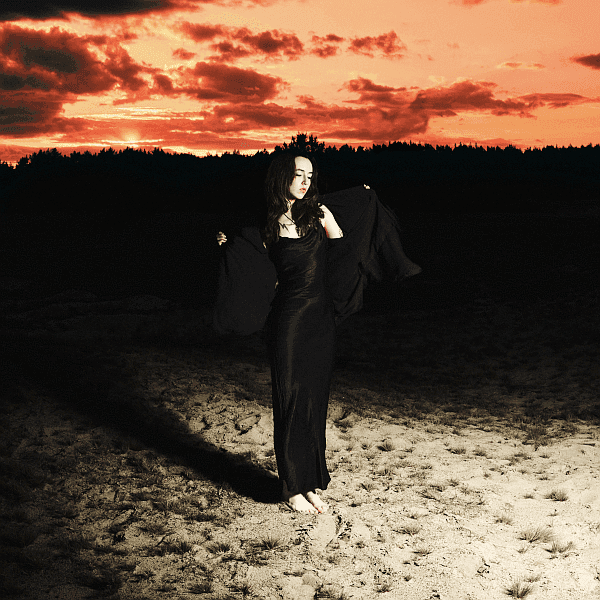 Maja Laura - Czerwone Słońce