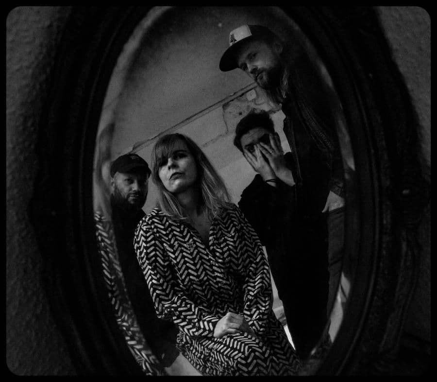 Izzy And The Black Trees