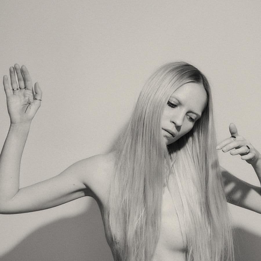 Anja Rubik wyreżyserowała nowy klip Mary Komasy