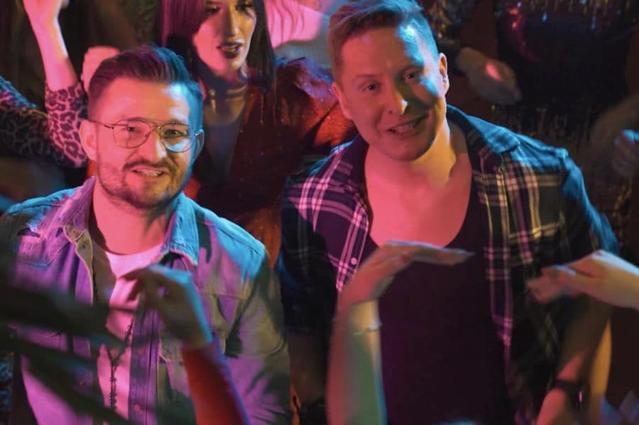 Antek Smykiewicz i Chucho nagrali letnie 'Carpe Diem'