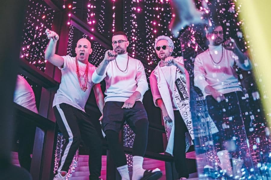 Bartek Królik z prezentem dla fanów