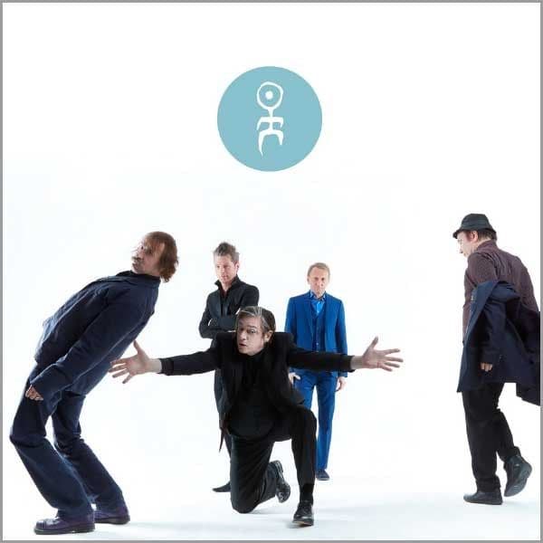 Blixa Bargeld w kwiecistej koronie