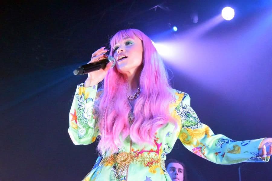 bryska przyszła o północy