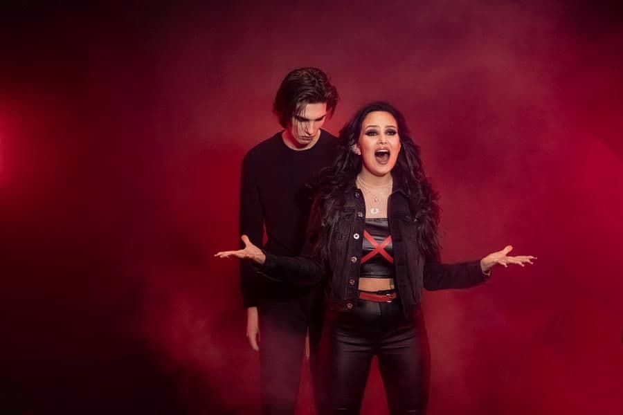 Carla wróciła z nowym singlem 'Feniks'