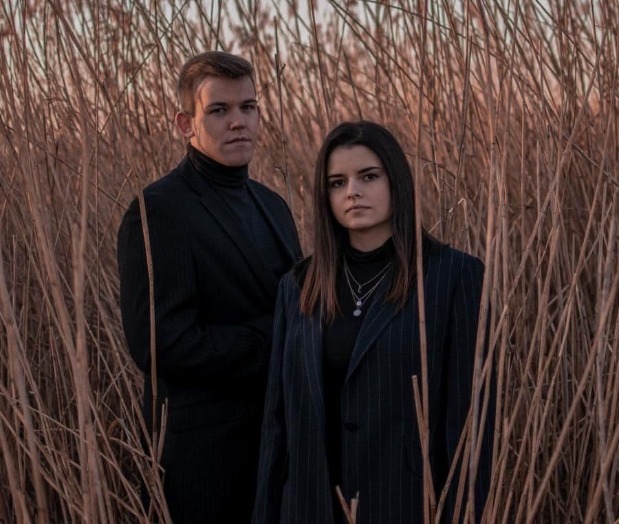 Chłodno pyta 'I co dalej?'