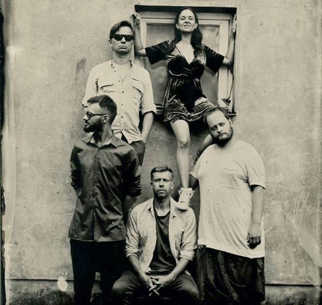 Chłopcy Kontra Basia uprawiają 'Kosmiczny Aerobik'