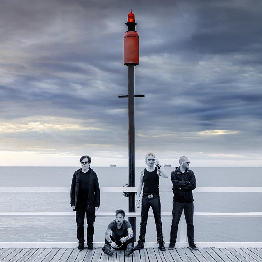 Dance Like Dynamite na trasie z Me & That Man