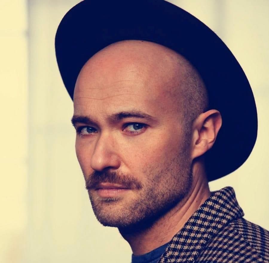 Dawid Ogrodnik wyreżyserował nowy klip Buslava