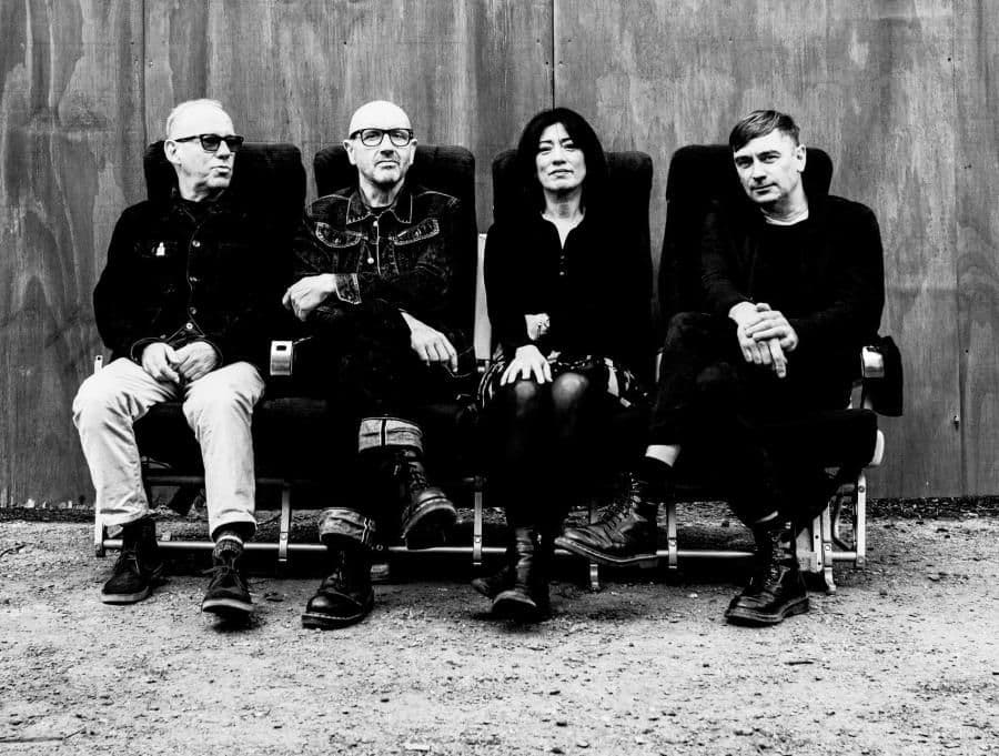 Debiutancki singel supergrupy Piroshka