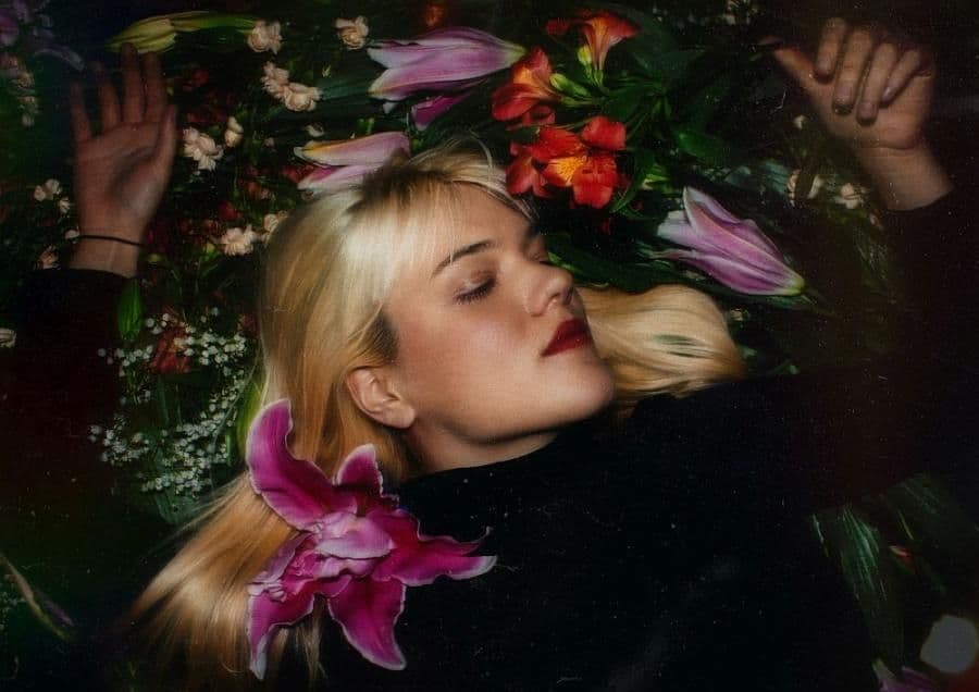 Elektryzujący klip od Helaine Vis