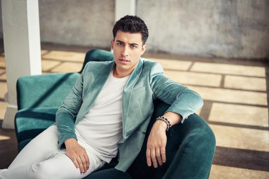 Filip Lato z nowym singlem 'Lepiej Mieć'