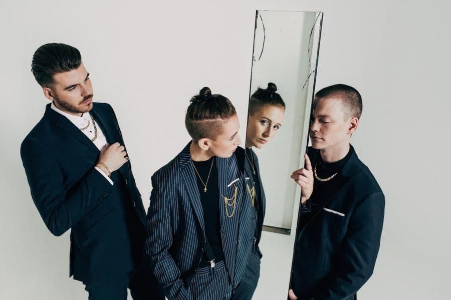 Islandzki Vök w ciemności