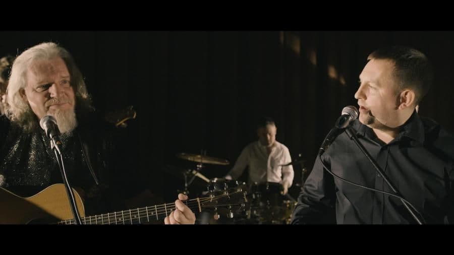 Izabela Trojanowska w nowym klipie Pawła Pilichowicza