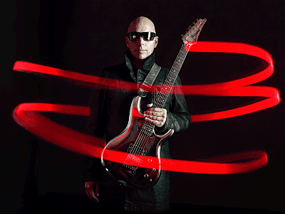Joe Satriani w teledysku autorstwa syna