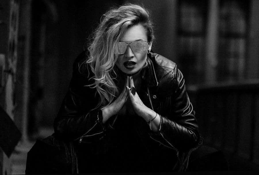 Karo Glazer na podium International Songwriting Competition