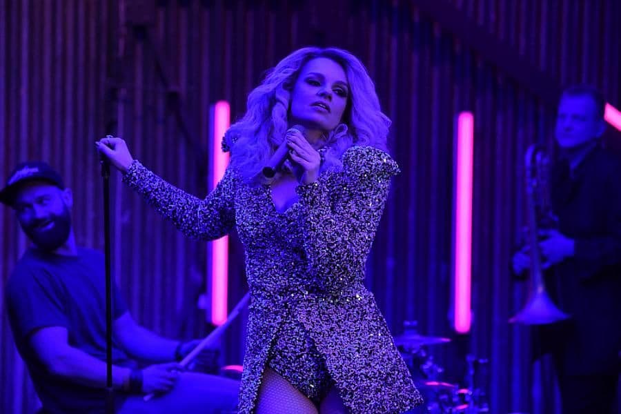 Karo Glazer z nowym singlem 'Let's Groove'