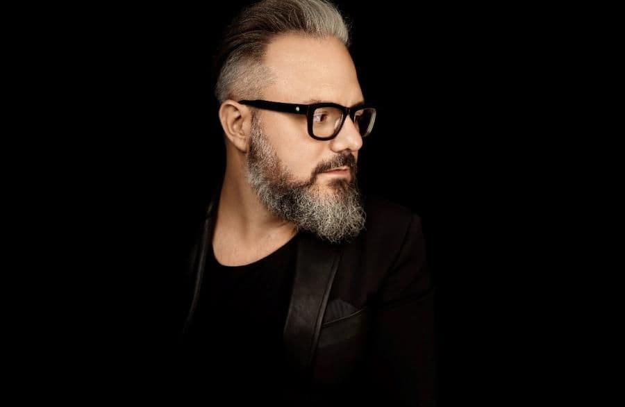 Kompozytor Łukasz Targosz w wytwórni Mystic