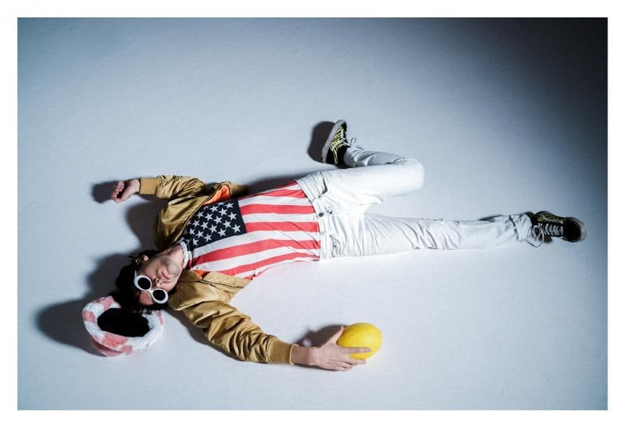 Ladaco słucha tykania zegara