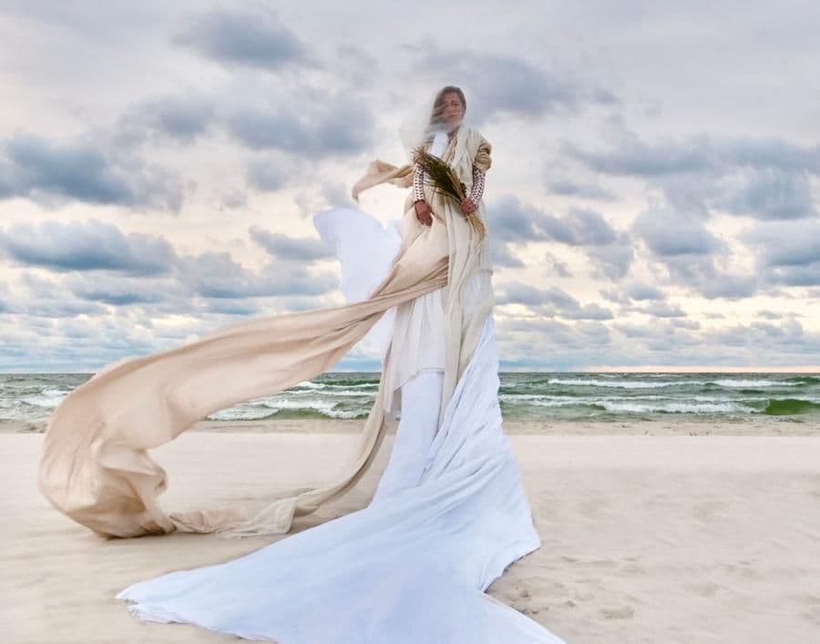 LASS wydała 'Loveholic'