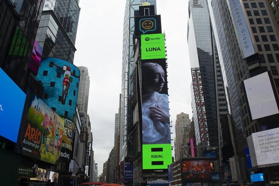 Luna wyświetliła się na Times Square