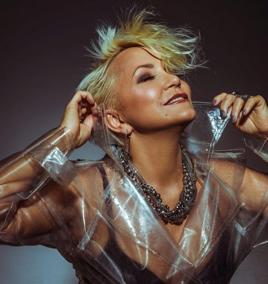 Małgorzata Ostrowska prezentuje singel "Zadzwoń"