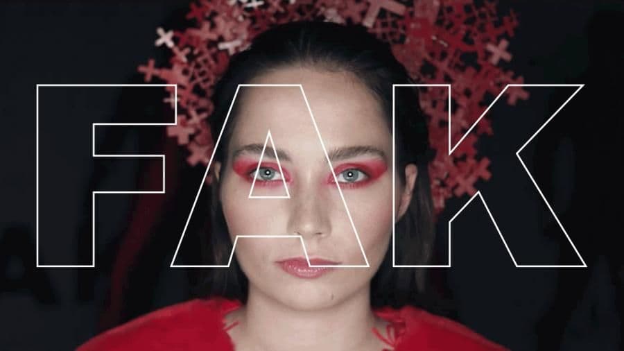 Mery Spolsky pokazała "FAKA"