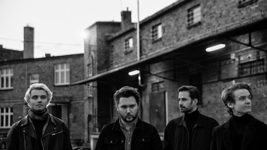 Monsieur Premiere chodzi późno spać