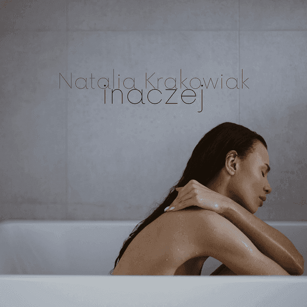 Natalia Krakowiak wydała 'Inaczej'