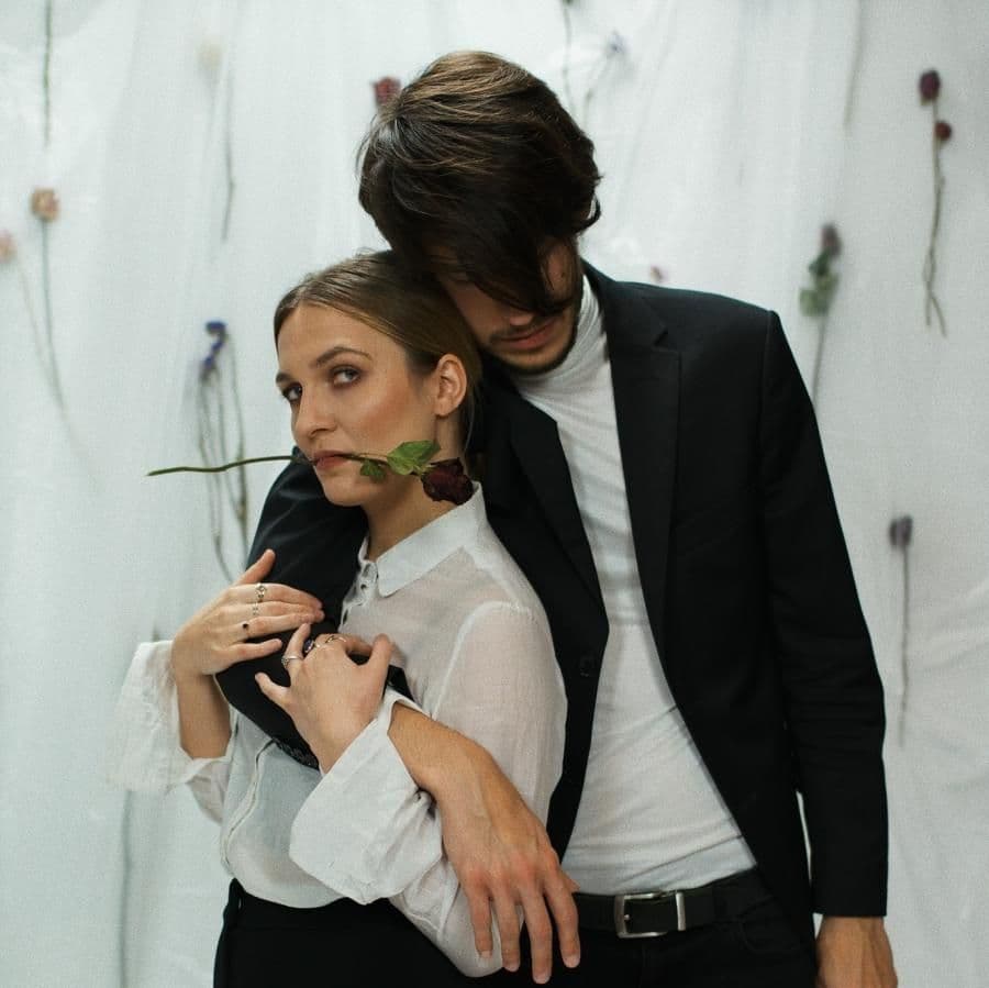 Pola Chobot & Adam Baran z nowym singlem 'Fruń'