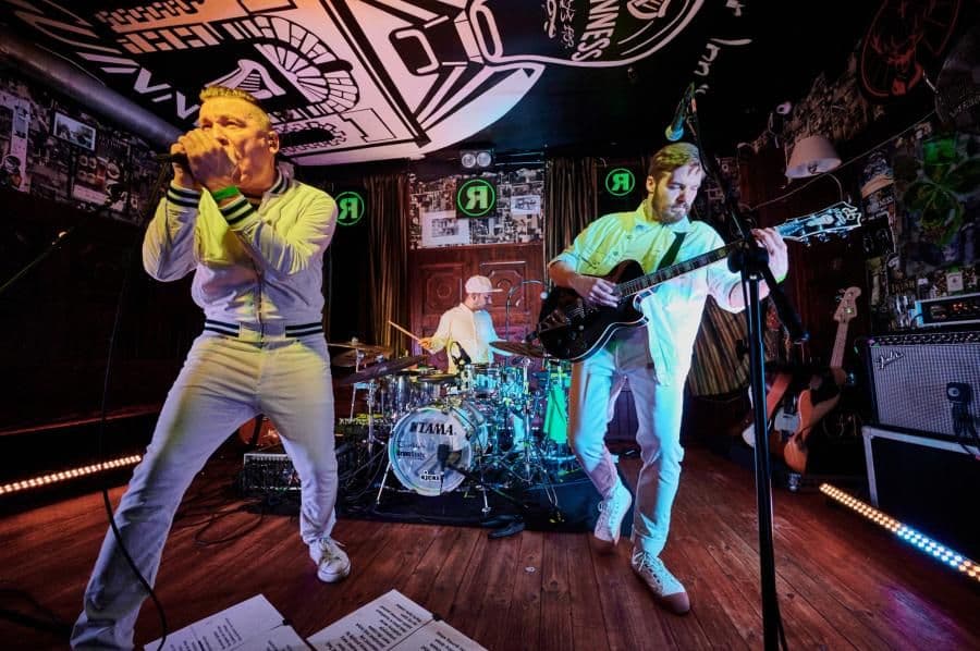 Romantycy Lekkich Obyczajów zagrają pierwszą płytę