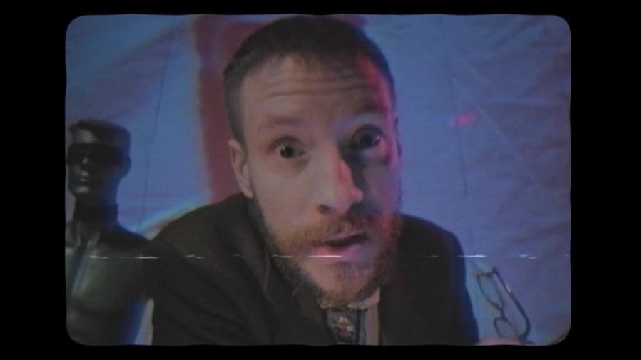 Sebastian Fabijański w 'Lustrze'