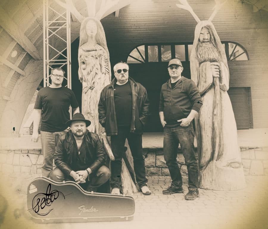 SETA śpiewa o naiwności